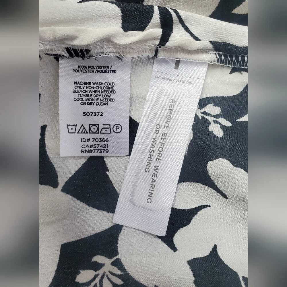 Ann Taylor One‎ Size kimono/Robe black/ white flowers Silky feeling